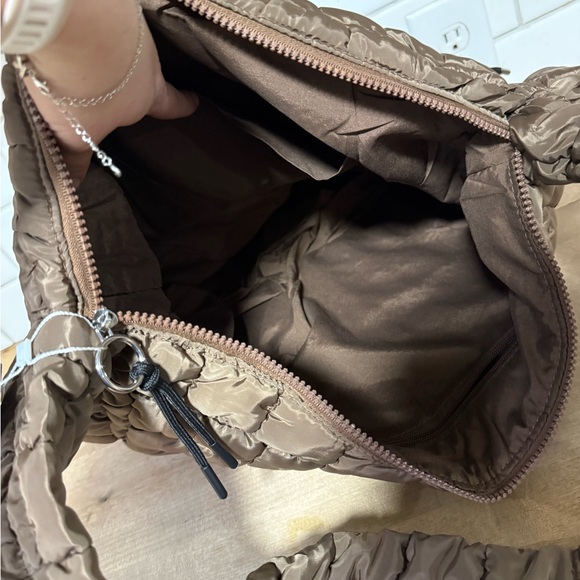 HUGOOME Large Chocolate Brown Quilted Puffer Tote with Mini Pouch NWT - Picture 7 of 11